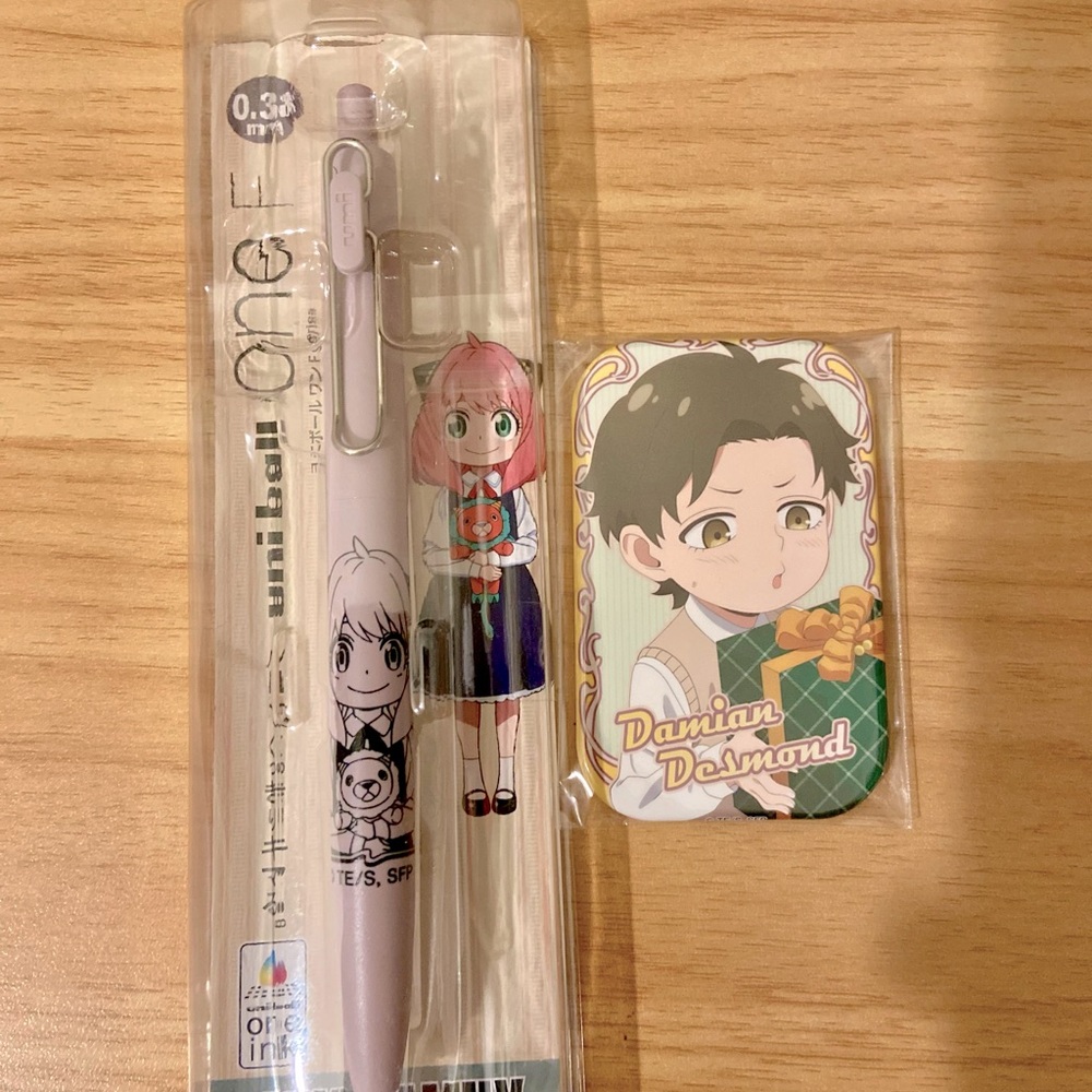 Spy x family Pen 0.38mm and badge